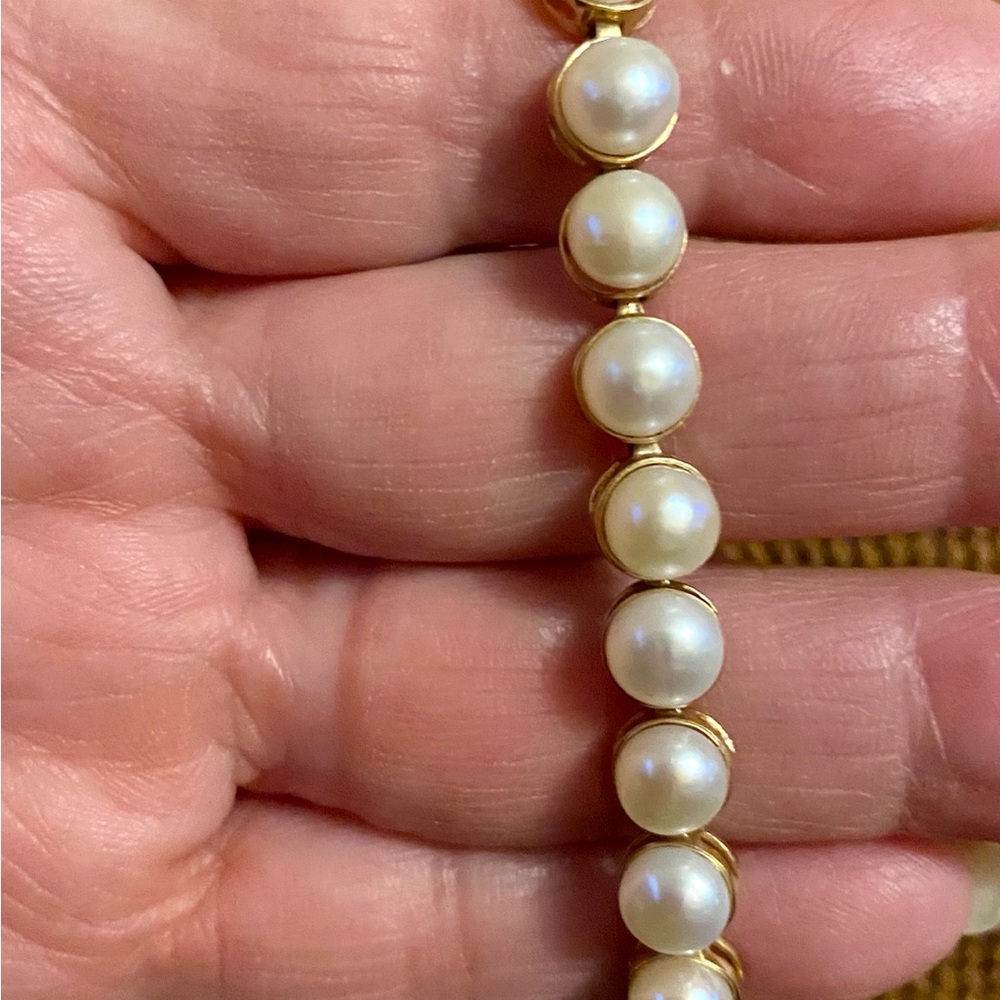 Classic Custom Gold and Pearl Bracelet - Picture 5 of 9